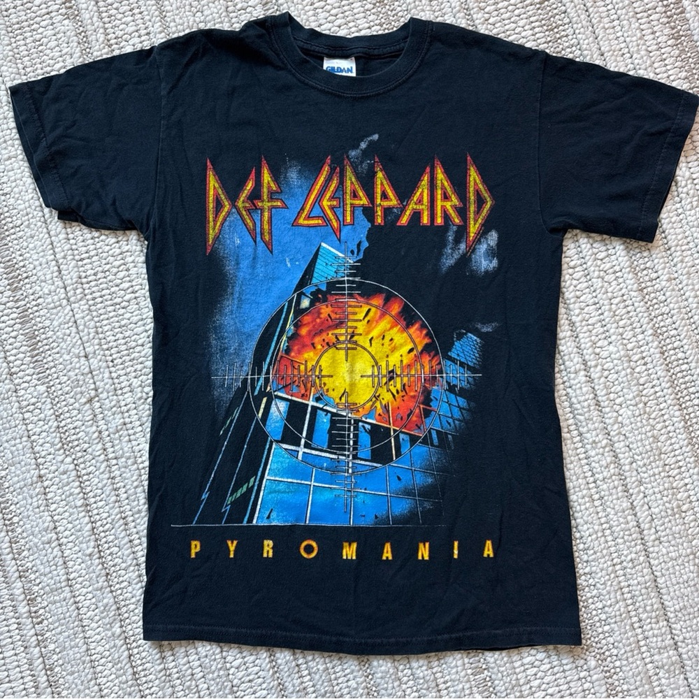 Vintage 90s Gildan Def-Leppard Pyromania Band Shirt Size Small Black Rock Tee